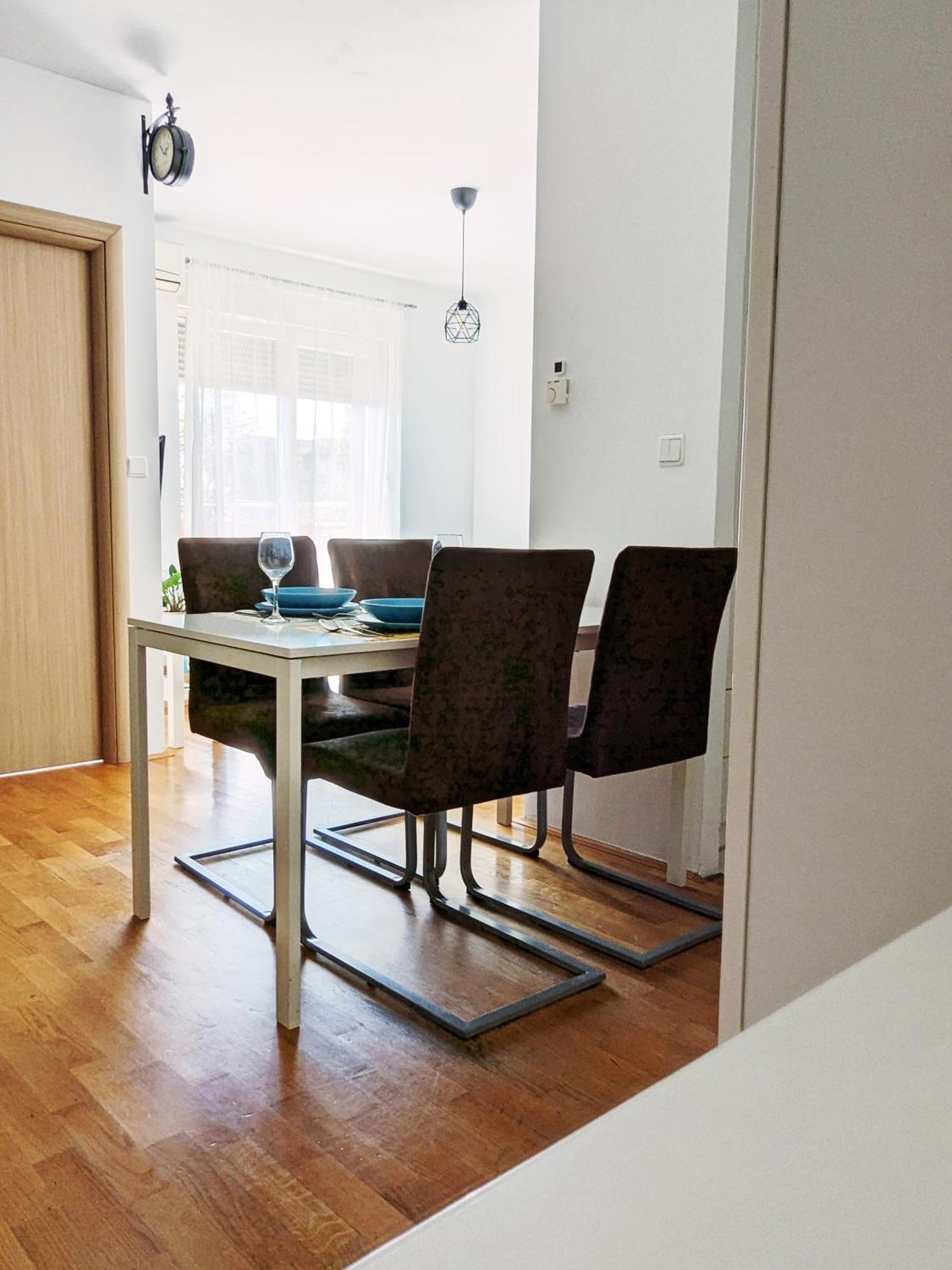 Doma-Lu Apartment-Near Airport And Highway- Free Parking Velika Mlaka Dış mekan fotoğraf